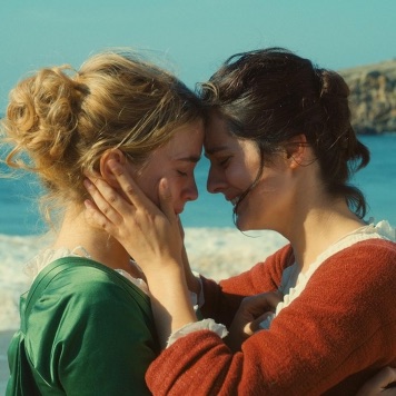 Marianne and Héloïse forehead to forehead